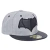 GORRA DE BEISBOL DC: BATMAN V SUPERMAN LOGO BATMAN (COLOR GRIS Y NEGRO)