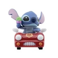 LILO & STITCH: STICH EN COCHE ROJO CON HELADO (VEHICULO DE CUERDA) [CAJA]