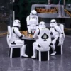 STAR WARS: DIORAMA STORMTROOPER POKER FACE (POLIRESINA) 18 CM [CAJA]